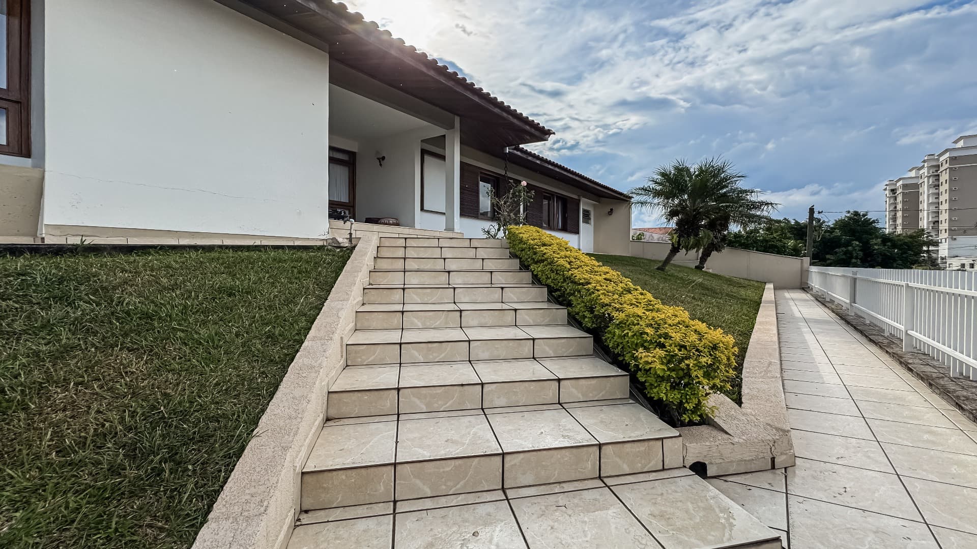 TERRENO ZR3 NO GUAÍRA| 1.056M² COM CASA TÉRREA AMPLA (2 / 30)