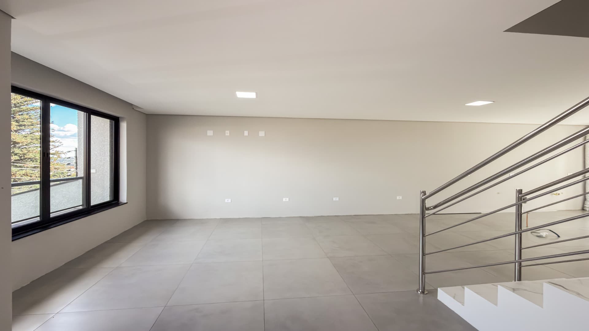 SOBRADO COM 3 QUARTOS E VISTA DEFINITIVA PARA SERRA DO MAR (1 / 39)