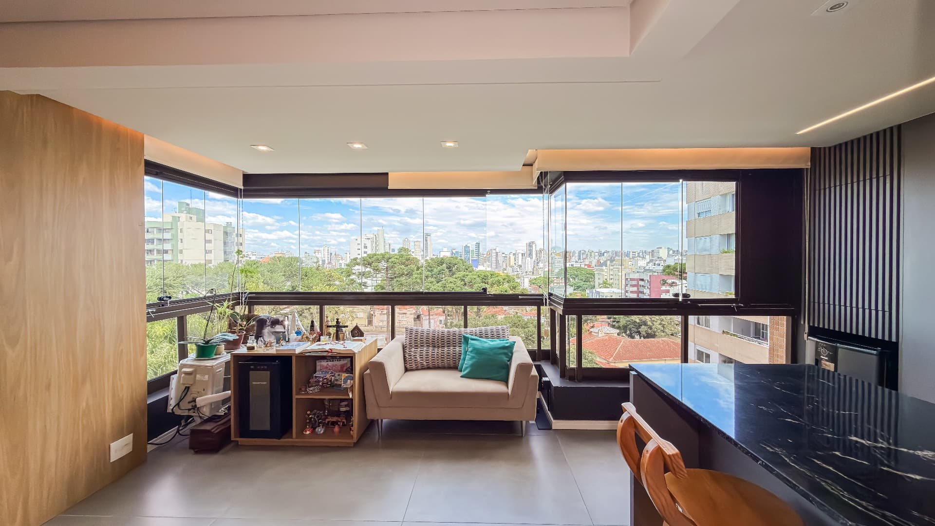 APARTAMENTO BAIRRO MERCÊS 2 QUARTOS 2 GARAGENS (30 / 31)